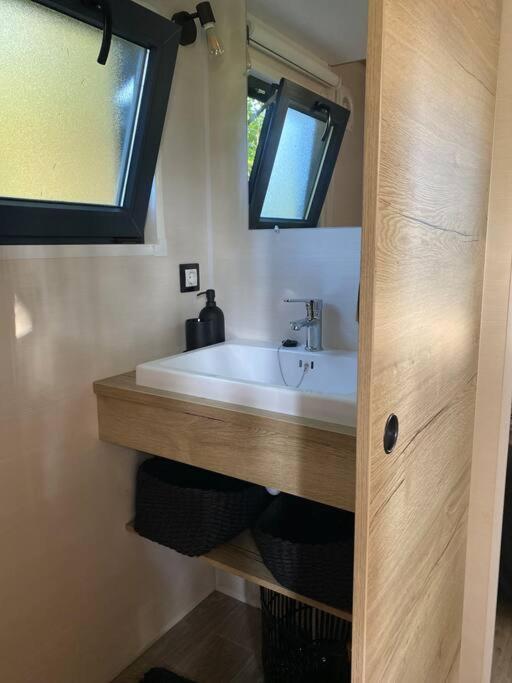 Tiny House Sur Terrain Boise A 10 Mn De La Mer Férel Exterior foto